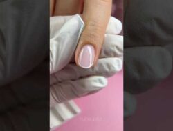 Трендовый маникюр 2025 г. Все артикулы оставлю в комментариях😍 #nails #френч #тонкийфренч