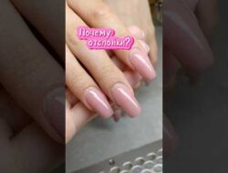 Делает маникюр сама себе 😱 #рекомендации #shorts #маникюр #ногти #мкногти #nails